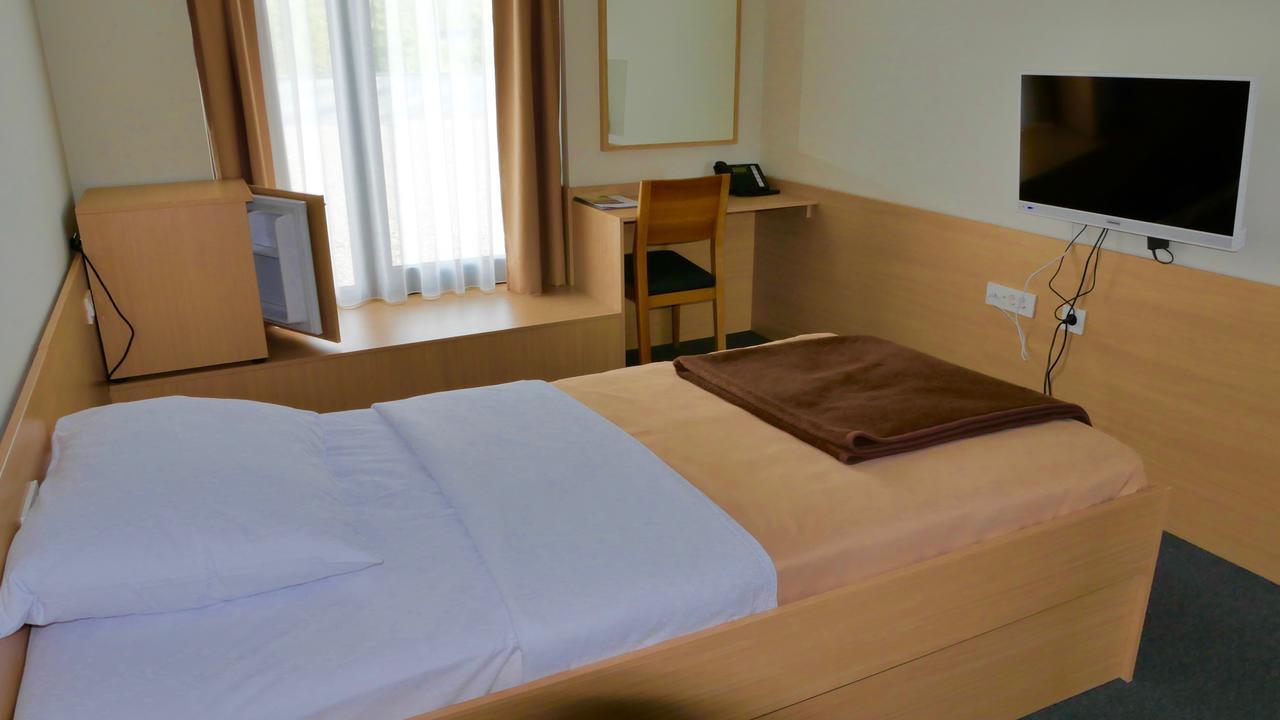 Hotel Lika Sjever Brinje Екстериор снимка